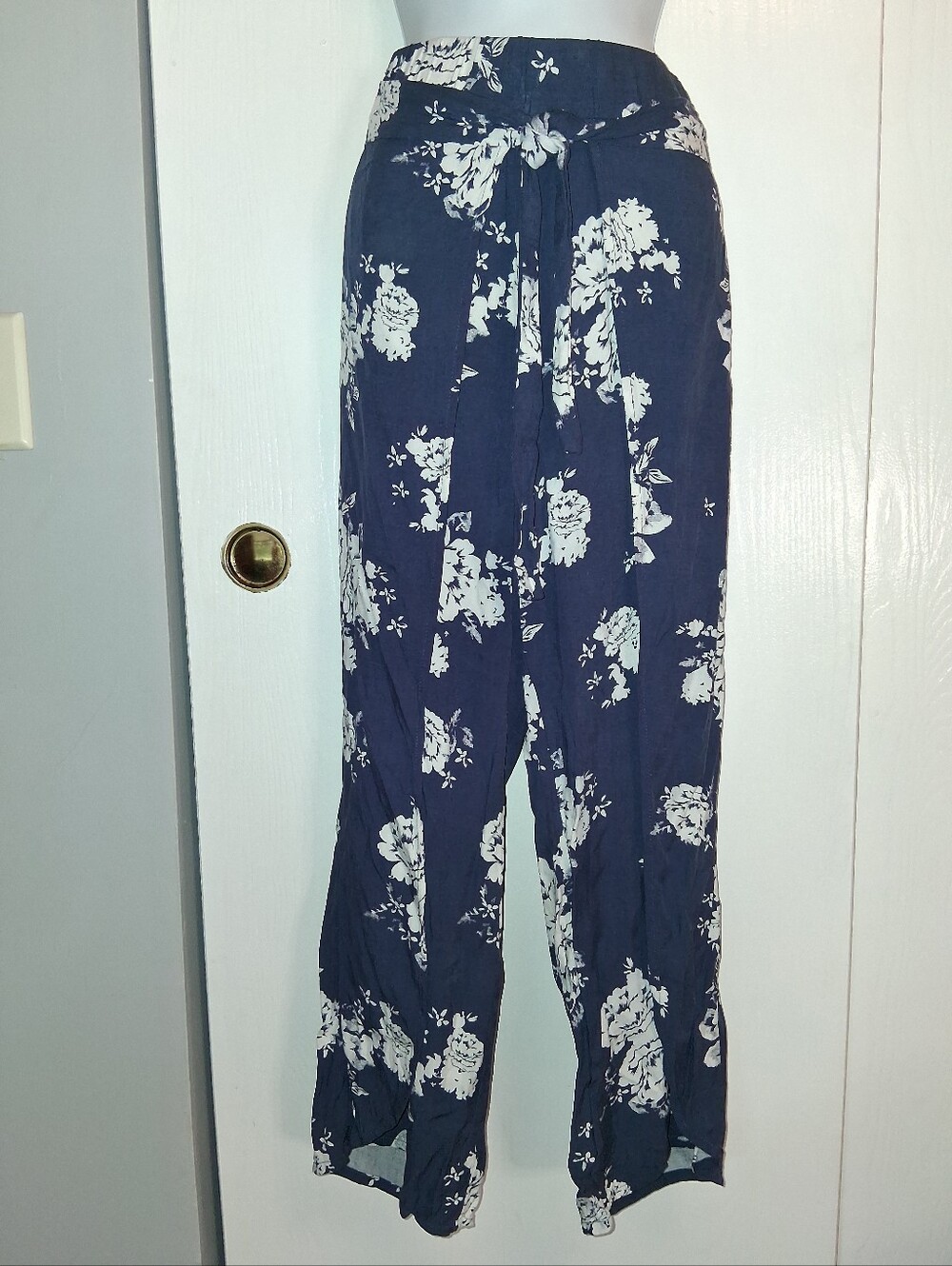 Maurices Faux Wrap Pant, Sz L, capri Length